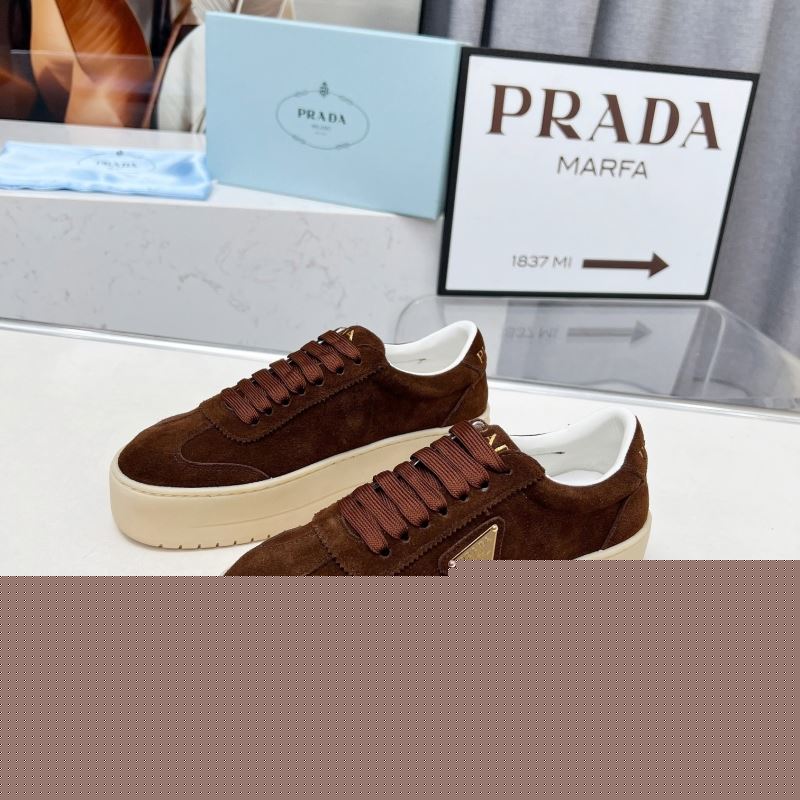 Pra*a casual shoes